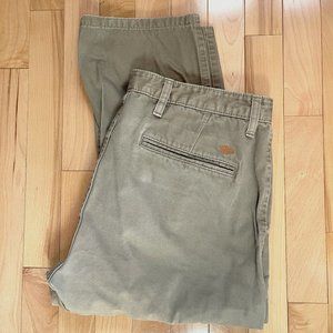 Dockers. Alpha Slim Khakis. The classic. 34 x 32. Light beige.